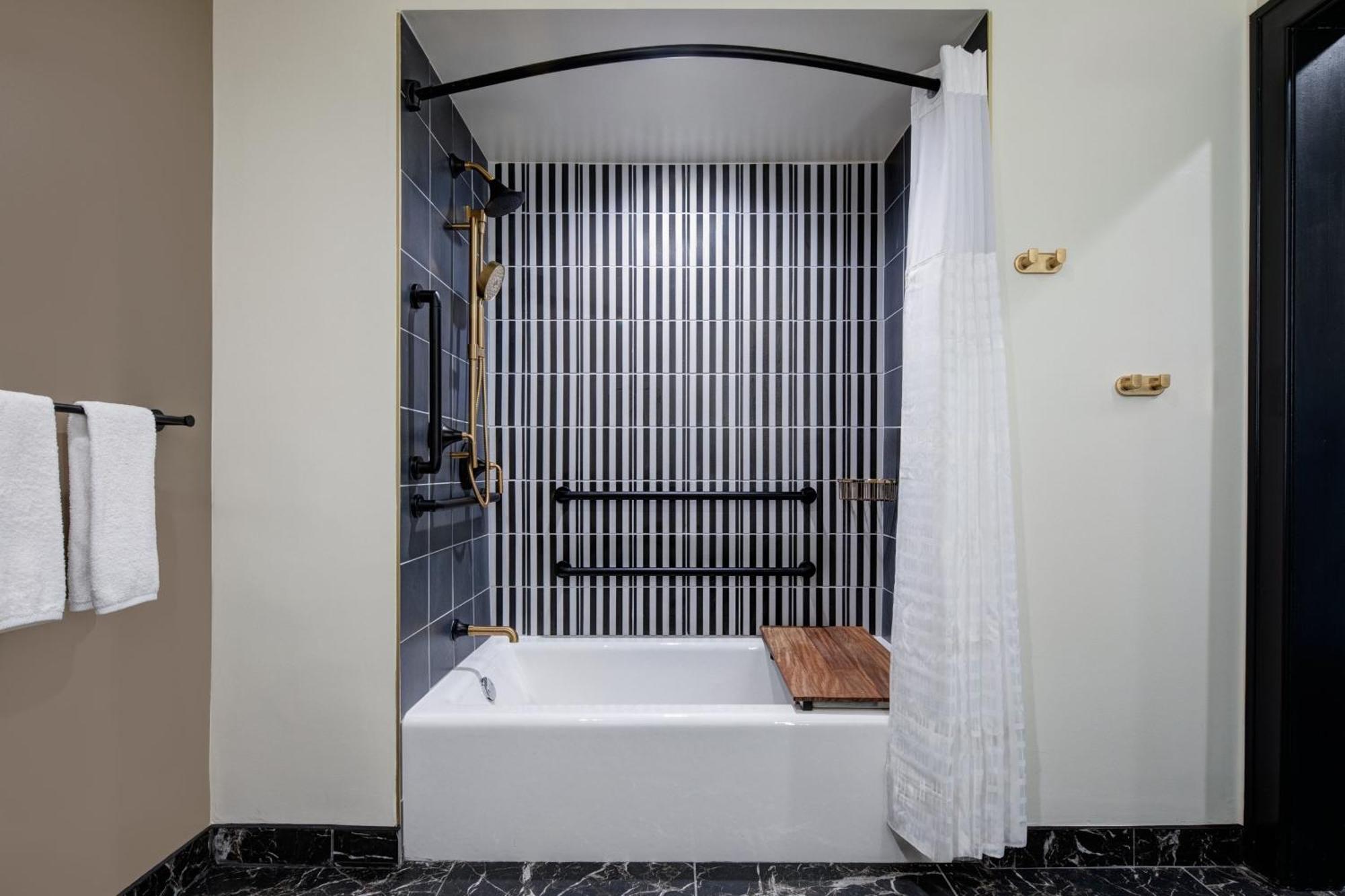 The Lasalle Hotel, Bryan College Station, A Tribute Portfolio Hotel エクステリア 写真